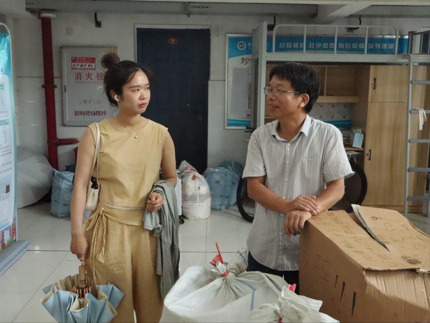 温情搬迁,志愿同行|志愿者全力保障搬迁工作有序开展